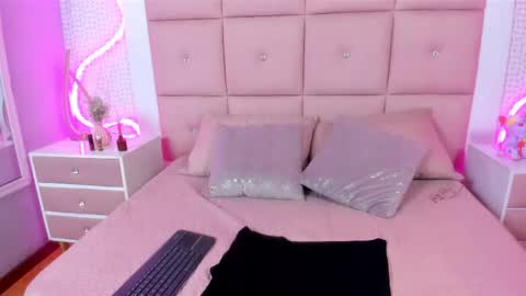 Snapshot of isabellapedraza chatting on 05-14-26, 12:23 Isabel online show from 05-14-26, 12:23