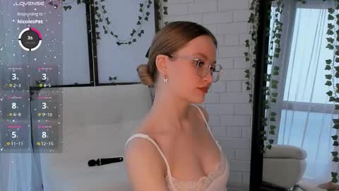 Snapshot of isabellatorrance chatting on 02-28-25, 03:48 Bella online show from 02-28-25, 03:48