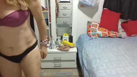 Snapshot of isabellawouti chatting on 01-19-26, 05:11 isabella online show from 01-19-26, 05:11