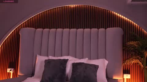 Isa  online show from 03-17-26, 04:06