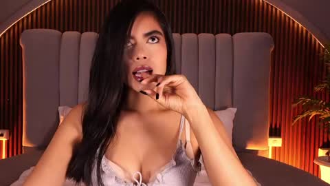 Snapshot of isabellax21 chatting on 04-25-26, 04:26 Isa online show from 04-25-26, 04:26