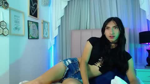 Snapshot of isabelledaza chatting on 12-02-25, 01:05 Isabelle Daza online show from 12-02-25, 01:05