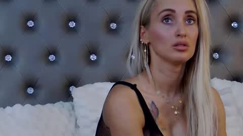 Snapshot of isabelleethan chatting on 02-04-25, 05:53 IsabelleEthan online show from 02-04-25, 05:53