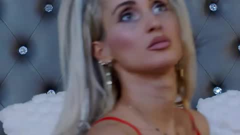 Snapshot of isabelleethan chatting on 02-11-25, 06:51 IsabelleEthan online show from 02-11-25, 06:51