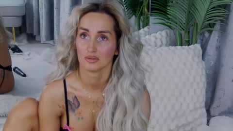 IsabelleEthan online show from 05-29-26, 01:03