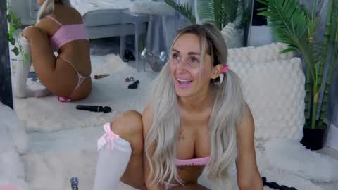 Snapshot of isabelleethan chatting on 06-21-26, 11:51 IsabelleEthan online show from 06-21-26, 11:51
