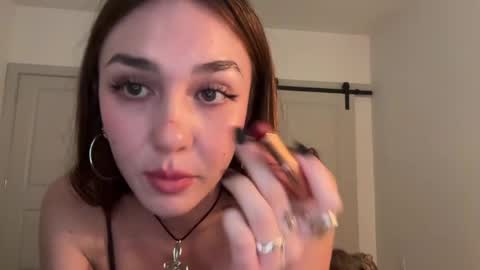 Isabelle online show from 05-17-26, 01:03