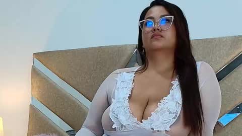 Snapshot of isabellmendez_ chatting on 03-05-25, 10:21 IsabellMendez online show from 03-05-25, 10:21