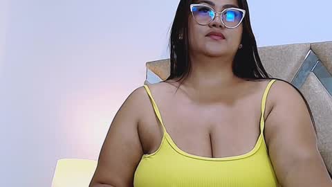 Snapshot of isabellmendez_ chatting on 03-12-25, 06:33 IsabellMendez online show from 03-12-25, 06:33