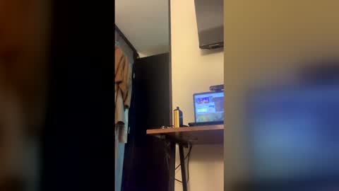 Isa online show from 04-22-26, 12:24