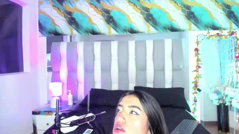 Isa online show from 12-21-25, 05:03