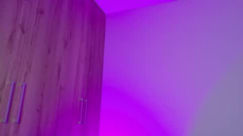 Isabella Hilton online show from 03-12-26, 11:16