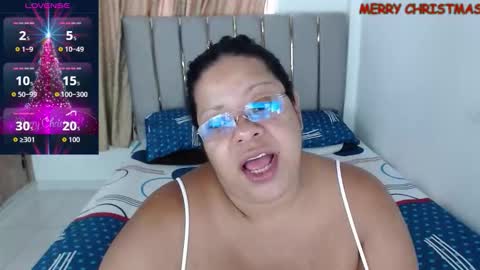 Snapshot of isahot_latin_doll chatting on 12-17-25, 06:36 isa online show from 12-17-25, 06:36