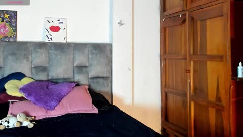 Isabela  online show from 10-31-25, 02:23