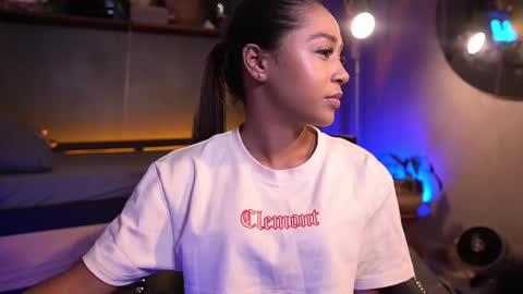 Isa Isabella online show from 10-23-25, 09:57