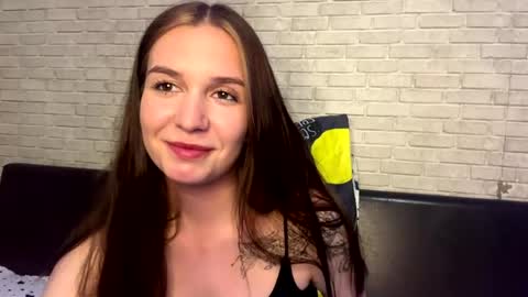 Snapshot of isarayner chatting on 05-25-26, 05:52 Vita online show from 05-25-26, 05:52