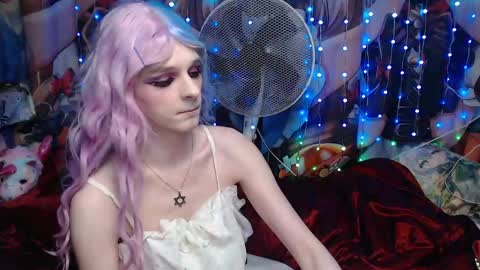 Snapshot of iselestias chatting on 05-31-26, 10:44 Sele online show from 05-31-26, 10:44