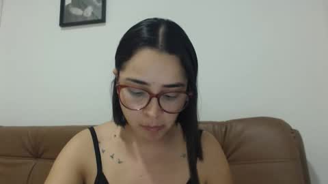 Snapshot of isemma chatting on 10-21-25, 03:29 Emma online show from 10-21-25, 03:29