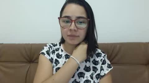 Snapshot of isemma chatting on 10-27-25, 02:37 Emma online show from 10-27-25, 02:37