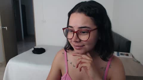 Snapshot of isemma chatting on 11-26-25, 03:57 Emma online show from 11-26-25, 03:57