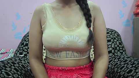 Snapshot of ishika_singh_ chatting on 06-18-26, 02:01 ishika_singh_ online show from 06-18-26, 02:01
