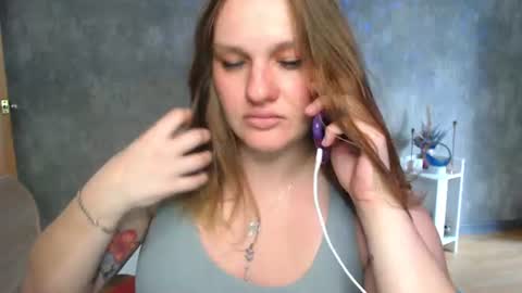 Snapshot of isingle_mom chatting on 06-27-26, 11:15 isingle_mom online show from 06-27-26, 11:15