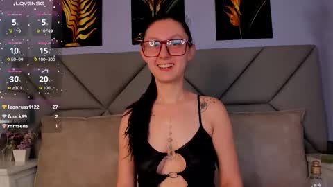 Snapshot of isis1012 chatting on 11-24-25, 02:28 isa online show from 11-24-25, 02:28