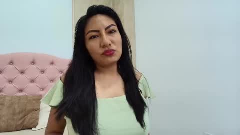 Snapshot of isis_choi chatting on 12-05-25, 07:21 Isis Choi online show from 12-05-25, 07:21