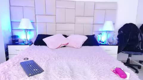 Pauli online show from 04-21-26, 02:56