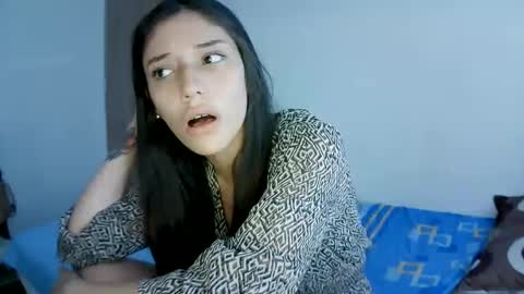 Snapshot of isis_pink chatting on 01-15-25, 12:09 Alaya online show from 01-15-25, 12:09