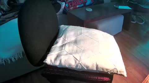 Iskarius online show from 04-18-26, 08:31