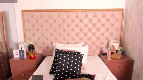 Vanessa online show from 03-08-25, 05:33