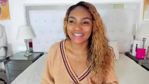 Snapshot of isla_scott chatting on 06-19-26, 11:36 Vanessa online show from 06-19-26, 11:36