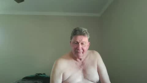 Snapshot of island625103 chatting on 10-21-25, 07:47 island625103 online show from 10-21-25, 07:47