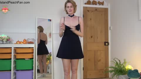 Snapshot of island_peach chatting on 10-10-25, 07:13 Lou Peaches online show from 10-10-25, 07:13