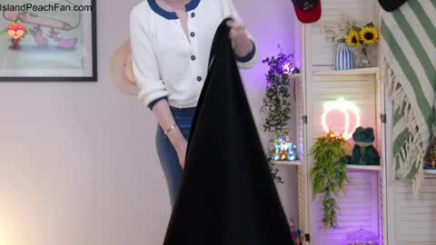 Lou  Peaches online show from 04-04-26, 02:03