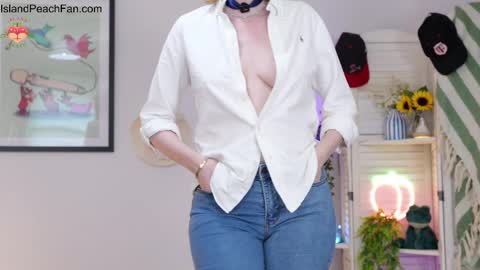 Lou  Peaches online show from 04-10-26, 02:11