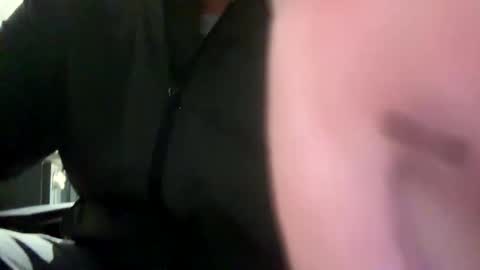 islander568004 online show from 09-27-25, 01:43