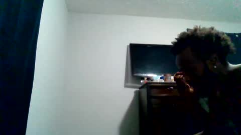 Snapshot of islandmaker chatting on 10-05-25, 10:51 islandmaker online show from 10-05-25, 10:51