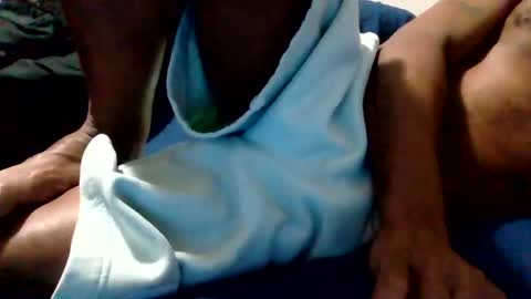 Snapshot of islandmaker chatting on 10-17-25, 08:50 islandmaker online show from 10-17-25, 08:50