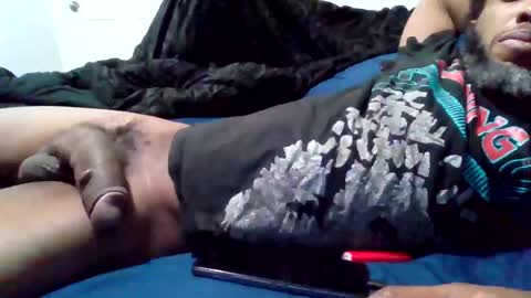 Snapshot of islandmaker chatting on 10-28-25, 08:18 islandmaker online show from 10-28-25, 08:18