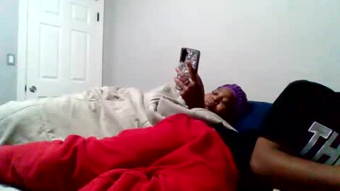 Snapshot of islandmaker chatting on 11-11-25, 06:35 islandmaker online show from 11-11-25, 06:35