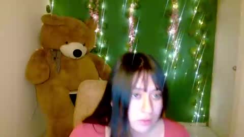Snapshot of islarose338132 chatting on 06-17-26, 03:46 islarose338132 online show from 06-17-26, 03:46