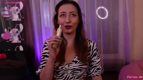 Snapshot of isoldebliss chatting on 10-23-25, 07:23 IsoldeBliss online show from 10-23-25, 07:23