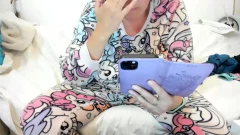 Snapshot of israelymilf chatting on 01-03-25, 07:18 Marta online show from 01-03-25, 07:18