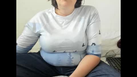 Snapshot of israelymilf chatting on 03-09-25, 06:50 Marta online show from 03-09-25, 06:50