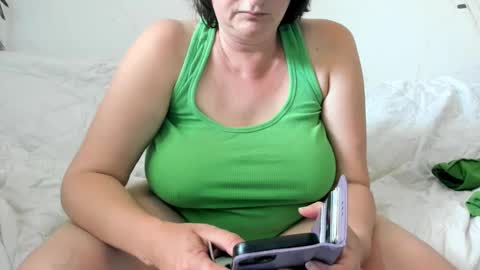 Snapshot of israelymilf chatting on 03-11-25, 12:28 Marta online show from 03-11-25, 12:28