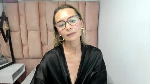 ISSA MILF online show from 04-18-26, 07:58
