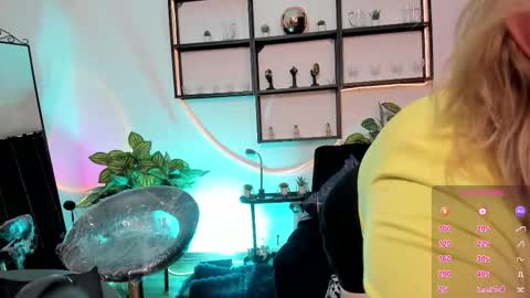 Snapshot of issabel_soto chatting on 12-01-25, 12:43 Issabel online show from 12-01-25, 12:43