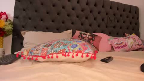 Snapshot of issabellaa chatting on 07-14-26, 01:19 Issy online show from 07-14-26, 01:19